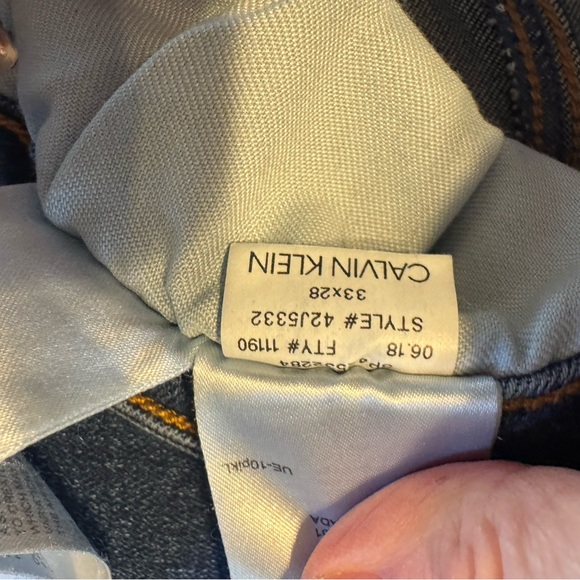 Calvin Klein Distressed Mid Rise Skinny Jeans Size 33x28 - Picture 5 of 14